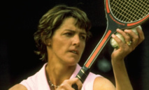 تصريحات كورت عن"السحاقيات" تغضب نافراتيلوفا وتثير ضجة واسعة تصريحات كورت عن"السحاقيات" تغضب نافراتيلوفا وتثير ضجة واسعة