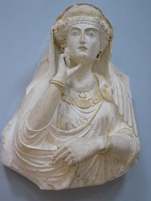 سيدة تدمرية متزينة من الاثار السورية سيدة تدمرية متزينة من الاثار السورية