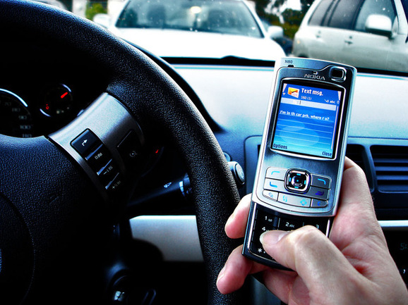 استخدام الهاتف النقال أثناء القيادة مسؤول عن 6% من حوادث السير 