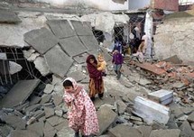 مقاتلون اسلاميون يفجرون مدرستين ومعهدا في باكستان