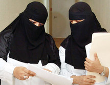 الطنطاوي لا يريد هذا الجدل وعرب الخليج يدافعون عن البرقع في مواجهة ساركوزي الطنطاوي لا يريد هذا الجدل وعرب الخليج يدافعون عن البرقع في مواجهة ساركوزي