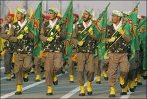 عناصر من الباسيج يشاركون في عرض عسكري قرب طهران في 2006 عناصر من الباسيج يشاركون في عرض عسكري قرب طهران في 2006