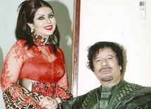 العقيد القذافي مع حليمة بولند العقيد القذافي مع حليمة بولند