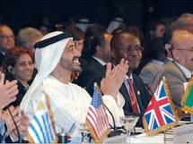 الشيخ عبدالله بن زايد آل نهيان اثناء الاعلان عن فوز الامارات بمقر وكالة الطاقة البديلة الشيخ عبدالله بن زايد آل نهيان اثناء الاعلان عن فوز الامارات بمقر وكالة الطاقة البديلة