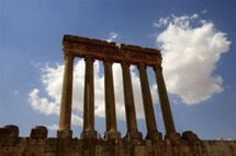 جمهور مهرجان بعلبك الدولي يستمع لفيردي ويشاهد بيجار في معبدي باخوس وجوبيتر جمهور مهرجان بعلبك الدولي يستمع لفيردي ويشاهد بيجار في معبدي باخوس وجوبيتر