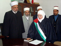 قاضية فلسطينية تؤدي اليمين امام قاضي قضاة فلسطين - الاول من الشمال - قاضية فلسطينية تؤدي اليمين امام قاضي قضاة فلسطين - الاول من الشمال -