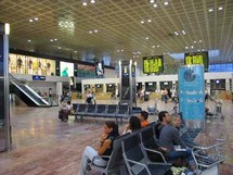 بريطاني ثمل يوزع 52 ألف يورو على المسافرين في مطار مايوركا الاسباني بريطاني ثمل يوزع 52 ألف يورو على المسافرين في مطار مايوركا الاسباني
