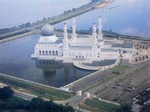 مصصمة حانات ومراقص تصمم مسجدا بلمسات نسائية في استانبول مصصمة حانات ومراقص تصمم مسجدا بلمسات نسائية في استانبول