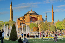 تركيا تعتزم السماح بتلاوة القرآن في مبنى آيا صوفيا المثير للجدل