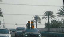 صورة من داخل منتجع درة العروس في جدة وقد غطيت وجوه الفتيات للضرورة صورة من داخل منتجع درة العروس في جدة وقد غطيت وجوه الفتيات للضرورة