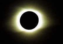 العالم يستعد لمشاهدة أطول كسوف شمس يدخل آسيا في ظلام دامس العالم يستعد لمشاهدة أطول كسوف شمس يدخل آسيا في ظلام دامس