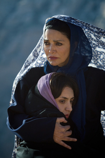 رجم ثريا مسلمو أمريكا منقسمون حول معالجة قضية رجم الزانية في الاسلام سينمائيا