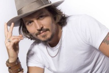 جوني ديب يعتذر عن مزحة ألقاها في مهرجان بريطاني عن اغتيال ترامب