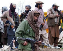 الزبائن يشكون من أرتفاع أسعار الكلاشينكوفات والرصاص على الحدود الباكستانية - الأفغانية 
