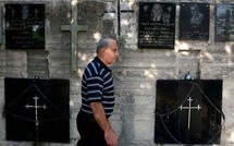 الكنيسة والمقبرة بقيتا شاهدتين على بقايا قرية اقرث الفلسطينية التي دمرتها اسرائيل