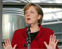 رغم رئاسة ميركل للحكومة المرأة الألمانية تمثل أقلية في الإدارات الألمانية
