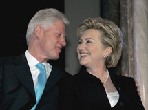 هيلاري كلينتون وزوجها وحدهما - مع اوباما - يعرفان حقيقة مهمة الرئيس الاسبق