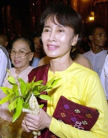زعيمة المعارضة البورمية  اونغ سان سو تشي