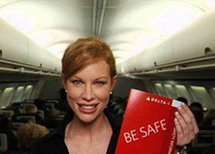 شركات الطيران تستخدم لقطات عارية وشخصيات مضحكة للفت انتباه المسافرين لتعليمات السلامة