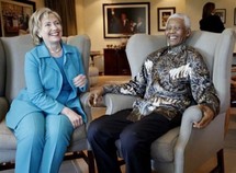 هيلاري كلينتون تعتبر لقاءها بمانديلا مصدر إلهام