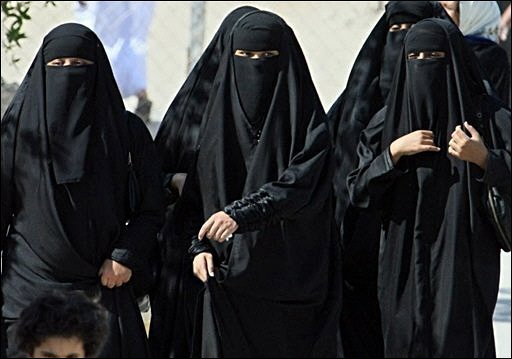 سعودبات عاملات في خدمة البيوت سعودبات عاملات في خدمة البيوت