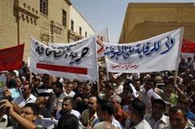 صحافيون ومثقفون عراقيون يدعون لعدم إقحامهم في الصراعات السياسية والحزبية والطائفية صحافيون ومثقفون عراقيون يدعون لعدم إقحامهم في الصراعات السياسية والحزبية والطائفية
