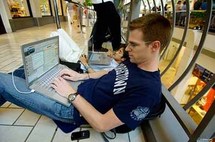 الانترنت لا يلعب دورا في قرارات الألمان لأن الشباب غير مهتم غالبا بالسياسة الانترنت لا يلعب دورا في قرارات الألمان لأن الشباب غير مهتم غالبا بالسياسة