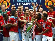 مانشستر يونايتد محتفلا باحد انتصاراته مانشستر يونايتد محتفلا باحد انتصاراته