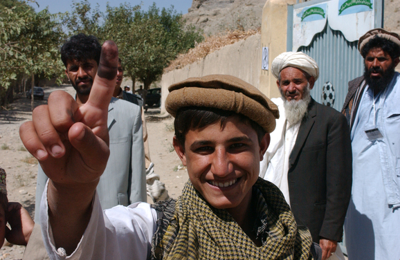 صورة من أرشيف انتخابات افغانستان عام 2005 صورة من أرشيف انتخابات افغانستان عام 2005