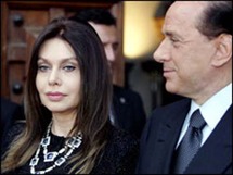زوجة برلسكوني تطلب من زوجها العلاج في عيادة جنسية وتعد بالمساعدة زوجة برلسكوني تطلب من زوجها العلاج في عيادة جنسية وتعد بالمساعدة
