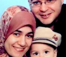 مروة الشربيني القتيلة ، و عائلتها