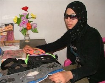 أمل جديد للمكفوفين ... " بريان بورت " جهاز يساعد على الرؤية عن طريق اللسان أمل جديد للمكفوفين ... " بريان بورت " جهاز يساعد على الرؤية عن طريق اللسان