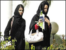 النساء أقل اربع مرات من عدد الرجال في قطر