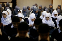 منظمة حقوقية تنتقد قيام حماس بفرض زي ديني على تلميذات غزة منظمة حقوقية تنتقد قيام حماس بفرض زي ديني على تلميذات غزة