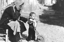 صورة من مخيم فلسطيني صورة من مخيم فلسطيني