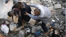 مأساة عائلة نازحة عادت الى مدينة الرقة السورية لدفن قتلاها