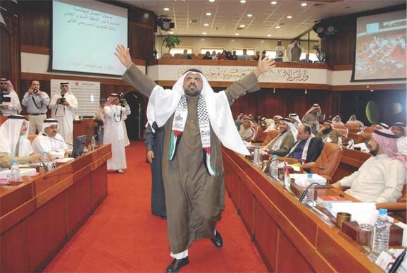 النائب المعارض محمد المزعل خلال احدى جلسات مجلس النواب