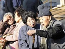 أربعون الف تجاوزوا سن المئة عام  يفاقمون مشكلة تقدم السكان في السن في اليابان 