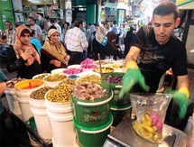 فضول وتكافل ...مسيحيو لبنان يشاركون المسلمين في العادات الرمضانية فضول وتكافل ...مسيحيو لبنان يشاركون المسلمين في العادات الرمضانية