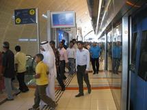 إقبال كبير على أول مترو ينطلق في دول الخليج.
