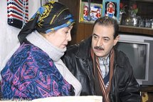 الفنانة منى واصف في مشهد من مسلسل زمن العار الفنانة منى واصف في مشهد من مسلسل زمن العار