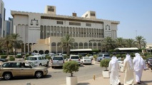 الكويت تطرد دبلوماسيين إيرانيين بعد إدانة"إرهابيين" بالتخابر مع ايران