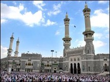 السعودية تكافح ظاهرة حجز أماكن الصلاة في الحرم لقاء مئات الدولارات السعودية تكافح ظاهرة حجز أماكن الصلاة في الحرم لقاء مئات الدولارات