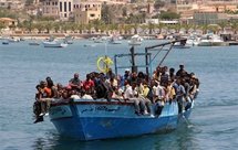 مهاجرون افارقة اعادتهم ايطاليا الى طرابلس