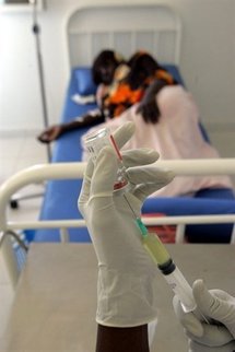 لقاح تجريبي ينجح في الحد من مخاطر الاصابة بالايدز لقاح تجريبي ينجح في الحد من مخاطر الاصابة بالايدز