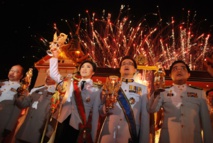 تايلاند تحتفل بعيد ميلاد ملكها الجديد بطقوس بوذية تايلاند تحتفل بعيد ميلاد ملكها الجديد بطقوس بوذية