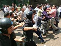 عشائر تتقاتل وحكومة تتفرج وتلوم الخارج... الأردن يعيش موجة عنف تهدد السلم الاجتماعي عشائر تتقاتل وحكومة تتفرج وتلوم الخارج... الأردن يعيش موجة عنف تهدد السلم الاجتماعي