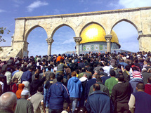  معركة السيادة على القدس تخدم المتطرفين الإسرائيلين وتضعف عباس في مواجهة حماس 