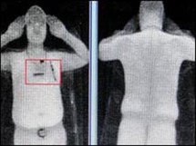 بريطانيا تستخدم جهازا جديدا لتفتيش الركاب في مطاراتها يظهر صورهم عارية بريطانيا تستخدم جهازا جديدا لتفتيش الركاب في مطاراتها يظهر صورهم عارية