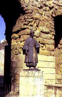 تمثال ابن حزم في أرباض بني مغيث في قرطبة القديمة تمثال ابن حزم في أرباض بني مغيث في قرطبة القديمة